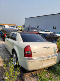 2006 Chrysler 300 for parts Mint front and Rear clips.