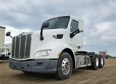 2016 Peterbilt 579 Tandem Axle Day Cab Mileage: 369,000 km | Hours: 20,235 hrs Engine: 450 HP 13L Pa...