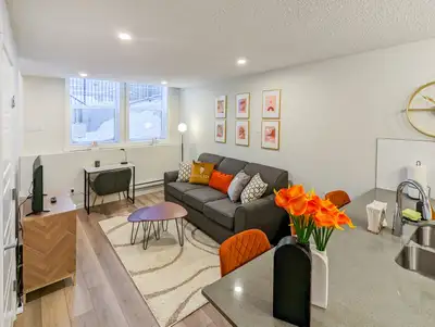 Welcome to our beautiful and cozy one bedroom apartment located in the Cranston area of Southeast Ca...