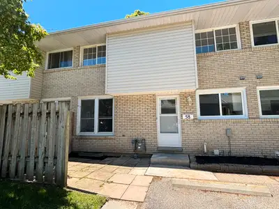 Renovated Bright 2 Bedroom Townhome in North End!