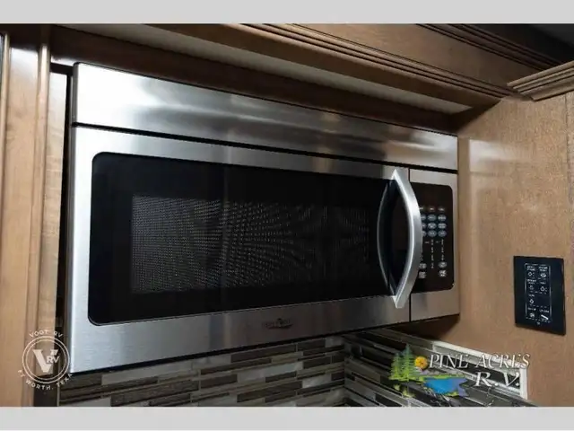 2020 Thor Motor Coach Challenger 37YT Washer & Dryer 12 k Miles in RVs & Motorhomes in Moncton - Image 67