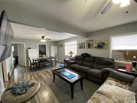 215 4th AVENUE W in Houses for Sale in Saskatoon - Image 2