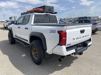*Vehicle history form conveniently located in vehicle photos. AMVIC LICENSED DEALER ... Engine: Inte... (image 3)