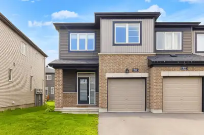 Step inside this beautifully upgraded 2-storey end-unit townhome and discover 1,725 square feet of s...