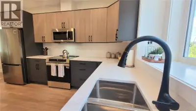 Great New Pricing! ''Brand New Snapdragon Court End Unit Townhome'' 2 Bedroom + Den 2 Bathroom Premi...