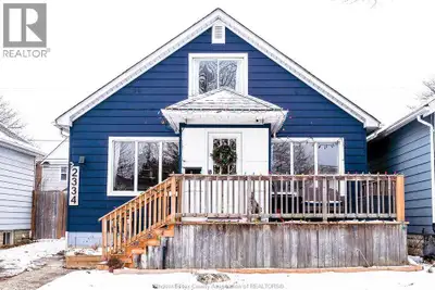 This charming 1.5 storey home boasts 3 bedrooms and 2 full bathrooms, including main floor primary w...