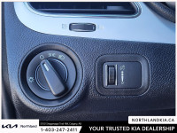 2018 Dodge Journey SE New Price! Odometer is 69434 kilometers below market average! Ready for anythi... (image 8)