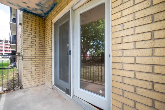 3 Bedroom Student Units Minutes From Laurier! - $500 Gift Card!! in Room Rentals & Roommates in Kitchener / Waterloo - Image 9