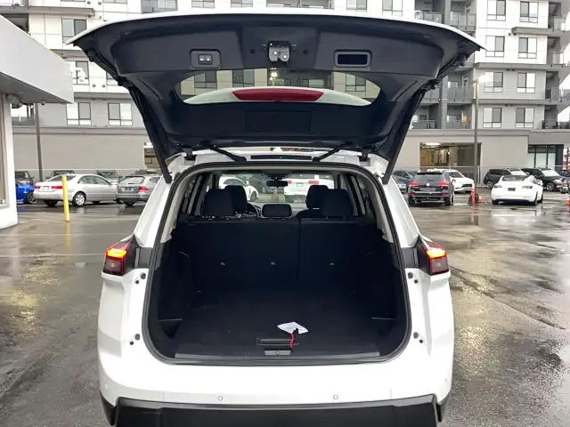 2025 Nissan Rogue AWD SV Moonroof in Cars & Trucks in Delta/Surrey/Langley - Image 17