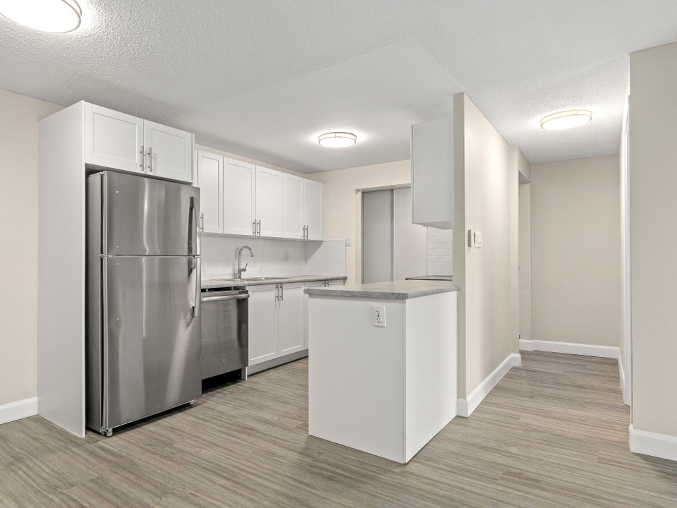 Derby Lane Apartments - 1 Bedroom, 1 Bath Deluxe Apartment for R 3