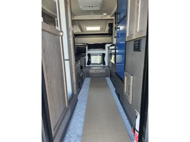 2026 Northern Lite Limited Edition 9-6LEWB Face-to-Face Dinette in Travel Trailers & Campers in Penticton - Image 7