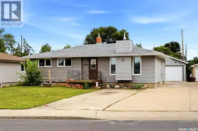 Welcome to this charming, over 1,100 sq. ft. bungalow in Coronation Park, perfectly ready for its ne...