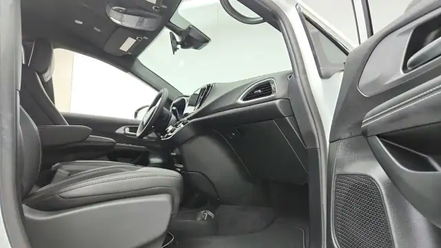 2026 Chrysler Grand Caravan in Cars & Trucks in Lethbridge - Image 34