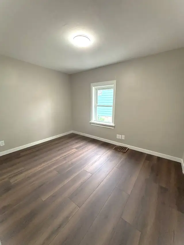 Newly Renovated 1 Bedroom Apartments Available | 721 Devine St in Long Term Rentals in Sarnia - Image 7