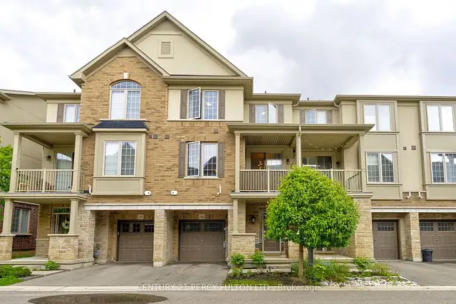 Beautifully maintained 3-storey freehold townhome ! in Houses for Sale in Oakville / Halton Region - Image 2