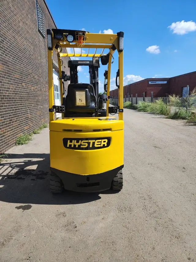 2021 Hyster 6000 LB CAP ELECTRIC FORKLIFT 3 STAGE w side-shift in Heavy Equipment in Mississauga / Peel Region - Image 6