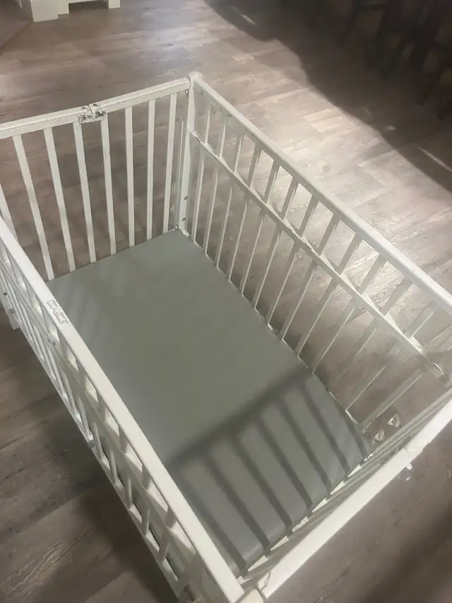 Wooden playpen in Playpens, Swings & Saucers in Lethbridge - Image 5