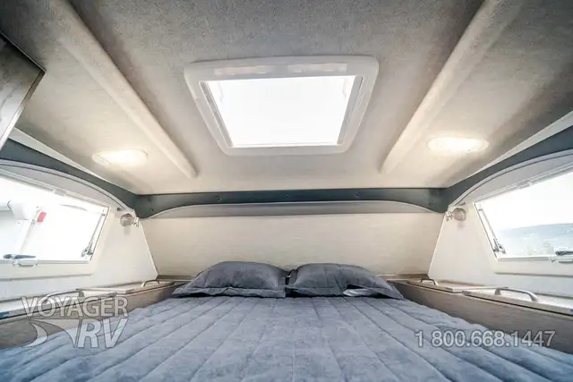 2027 Northern Lite 10.2EX Dry Bath Limited Edition in Travel Trailers & Campers in Kelowna - Image 22