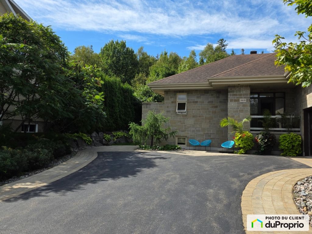 $915,000 - Bungalow for sale in Jonquière (Arvida) — photo 2
