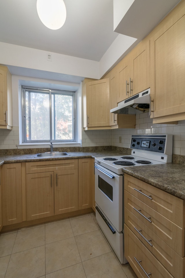 3555 Cote-des-Neiges Road — photo 2
