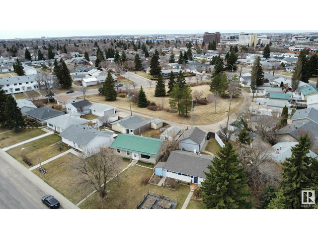 11022 161 ST NW Edmonton, Alberta in Houses for Sale in Edmonton - Image 3