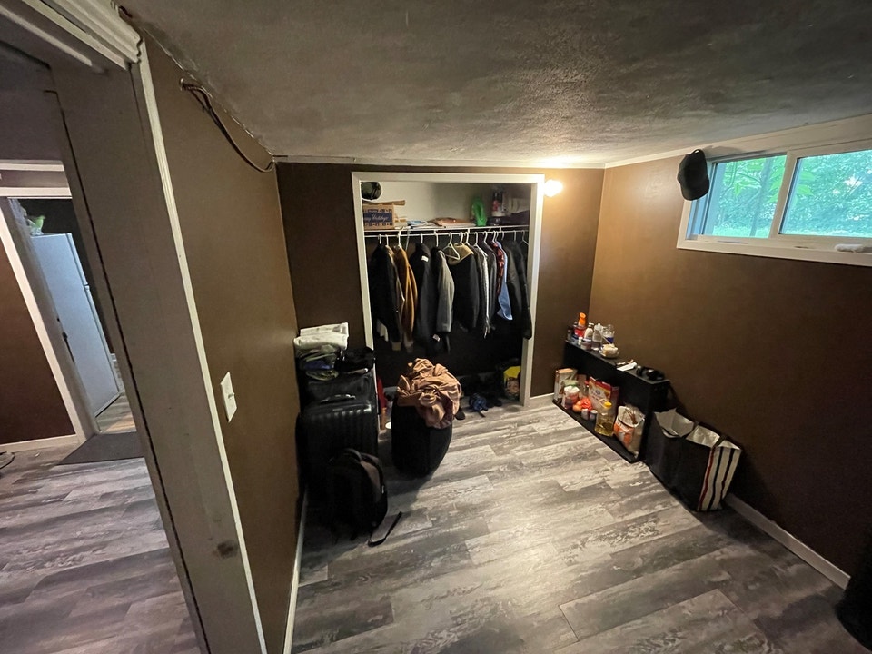 Spacious Student Bedroom Available on Hazel St! (Room 4) 4