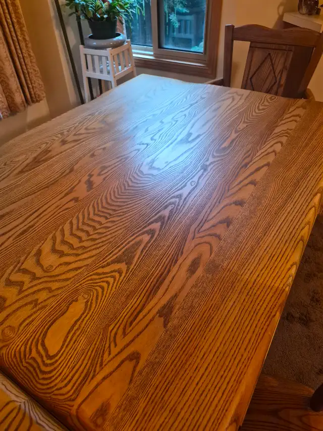RUSTIC SOLID OAK TABLE W/ 4 CHAIRS in Dining Tables & Sets in Oakville / Halton Region - Image 8