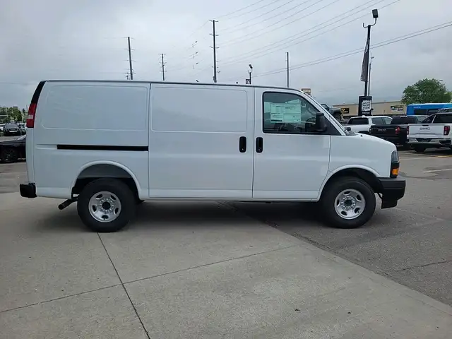 2025 Chevrolet Express 2500 Work Van in Cars & Trucks in Markham / York Region - Image 5