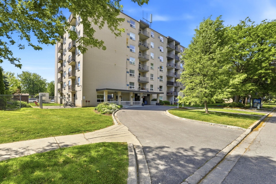Linden Tower Apartments - 2 Bedroom Apartment for Rent - Chatham 2