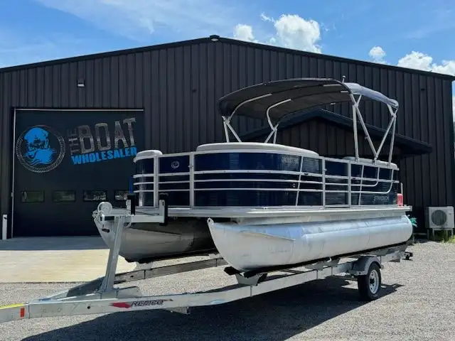 2013 19' STARCRAFT PONTOON 40HP 4-STROKE EFI - 180 HOURS! in Powerboats & Motorboats in Peterborough - Image 2