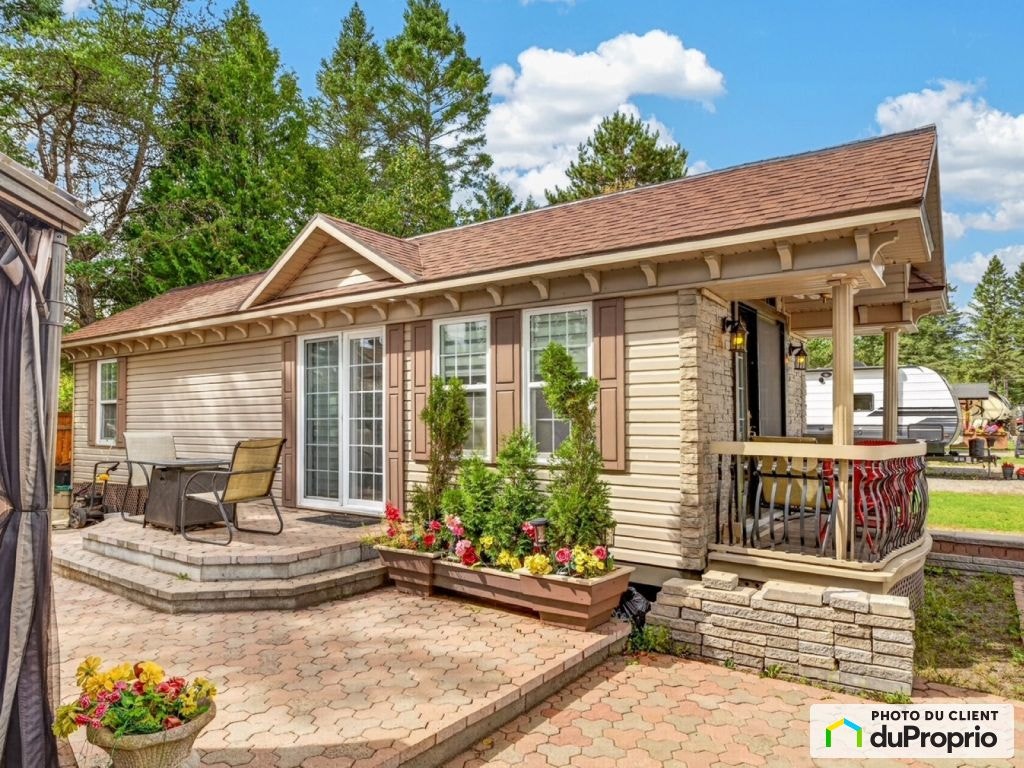 $194,900 - Mobile home for sale in Lac-Aux-Sables — photo 1