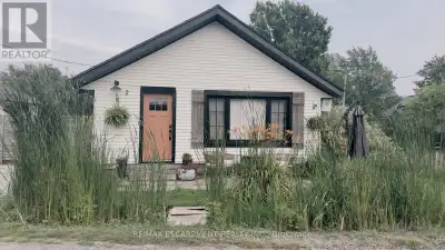 Just 50 steps from Lake Erie, your attainable lakeside lifestyle awaits! This beautifully updated 3-...