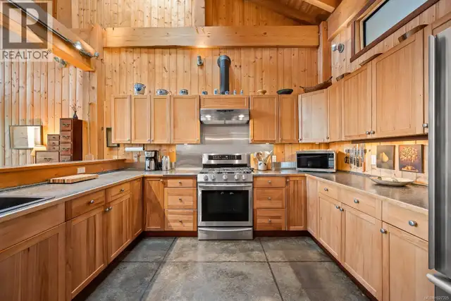 825 Austin Dr Cortes Island, British Columbia in Houses for Sale in Campbell River - Image 9