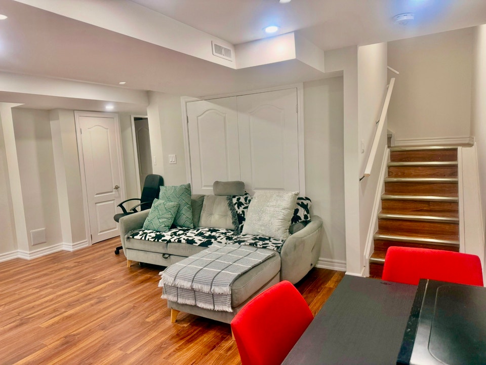ALL INCLUSIVE! ONE PARKING! STUDIO APT in OAKVILLE 4