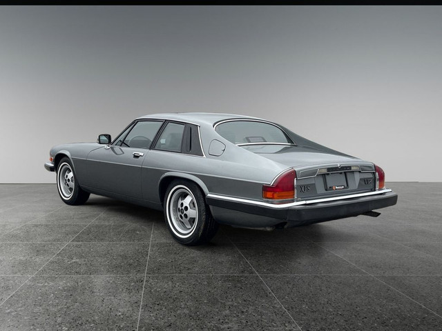 1986 Jaguar XJS Coupe / Sunroof / Low KM / V12 in Cars & Trucks in Calgary - Image 4