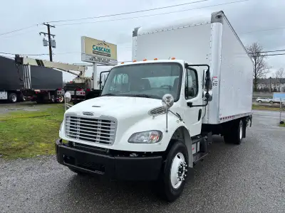 2016 Freightliner 24' Box PWR TailGate - cummins engine with 250hp - 24' box - 8.5' inside height -...