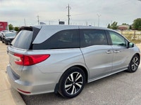 Engine: V6 Cylinder Engine 3.5L L/100Km City: 12.2 L/100Km Hwy: 8.5 Safety Equipment ABS And Driveli... (image 3)