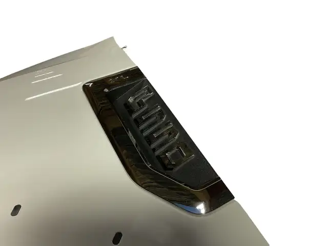 17-22 Ford F550 Superduty  Fender Badges in Auto Body Parts in Owen Sound - Image 3