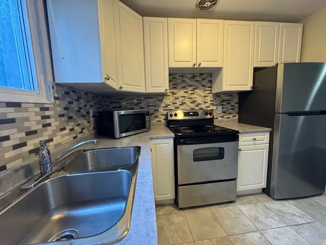 Updated 1 Bedroom & 1 Bathroom Apartment! in Long Term Rentals in Sarnia - Image 4