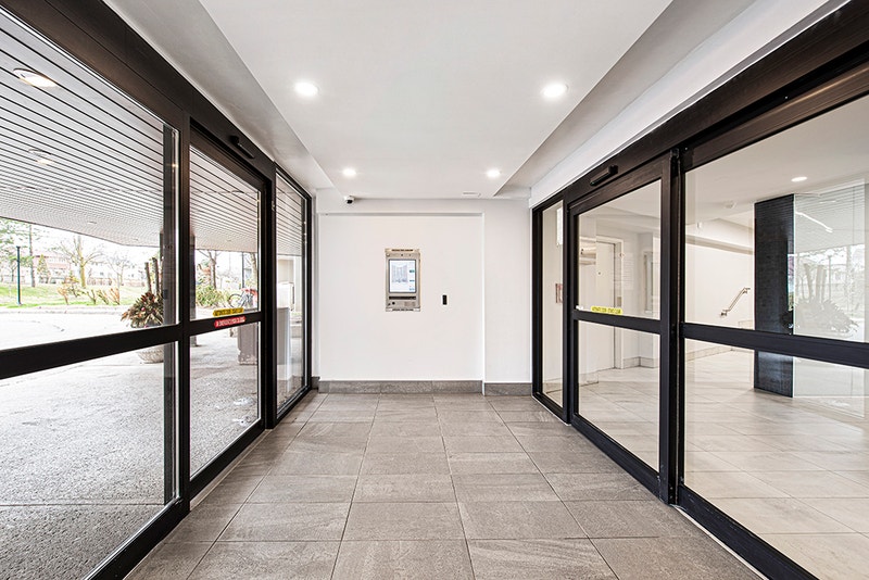 Etobicoke Bachelor Apartment for Rent 2757 Kipling Avenue Long Term