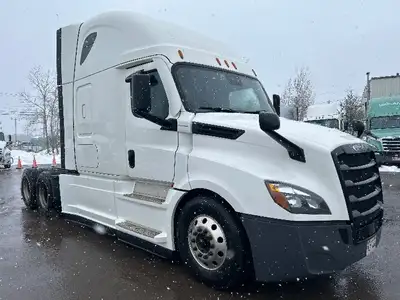 2020 FREIGHTLINER T12664ST;Heavy Duty Trucks - Conventional Truck w/ Sleeper Penske Location 525 MAC...