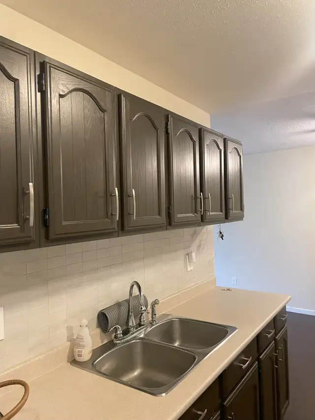 Unfurnished 2 Bed, 1 Bath Top Floor Unit for Rent