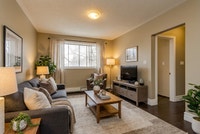 Looking for the ideal student rental near Queen's University? This modern and spacious 3-bedroom uni... (image 1)