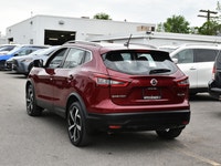 Sunroof, Blind Spot Detection, Aluminum Wheels, Heated Seats, NissanConnect! This Nissan Qashqai is... (image 3)