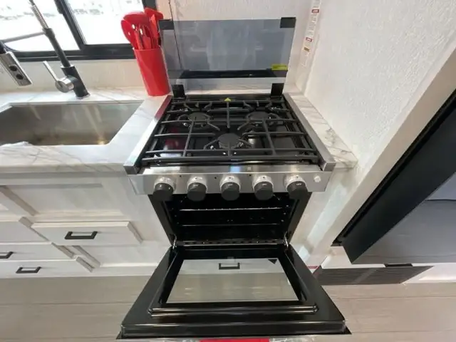 2026 EAST TO WEST Entrada 2950OK in RVs & Motorhomes in Edmonton - Image 20