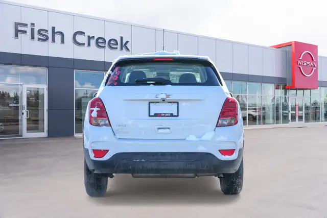 2021 Chevrolet Trax LS | Rear-View Camera | Carplay | No in Cars & Trucks in Calgary - Image 7