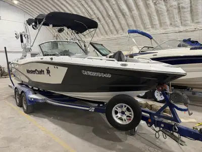 2016 Mastercraft X10 2016 MasterCraft X10 One Owner | Only 209 Hours | Trailer Included! Exceptional...