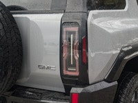 Electric engine with 4x4 drive - Panoramic sunroof and Bose audio - Advanced safety with adaptive cr... (image 9)