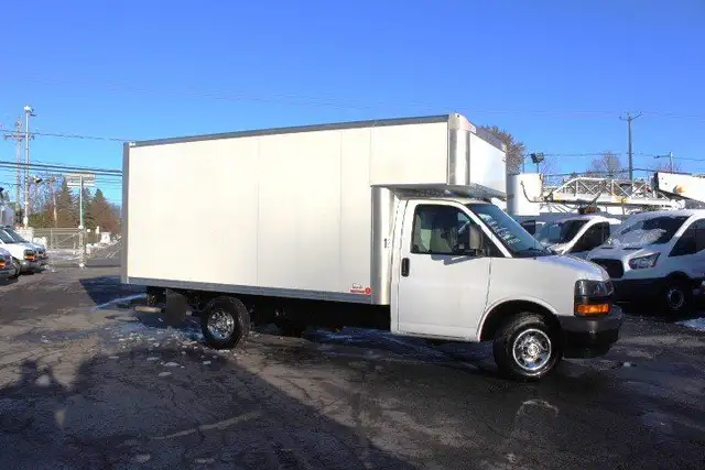 2024 Chevrolet Express 3500 CUBE 14 PIEDS + DECK 6.6 L / 39.000  in Cars & Trucks in Laval / North Shore - Image 4