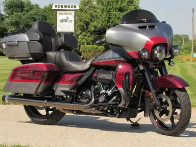 This Gorgeous CVO Ultra LIMITED - 1 owner - Low 4,000 KM This unbelievable 2019 CVO ultra LIMITED is...